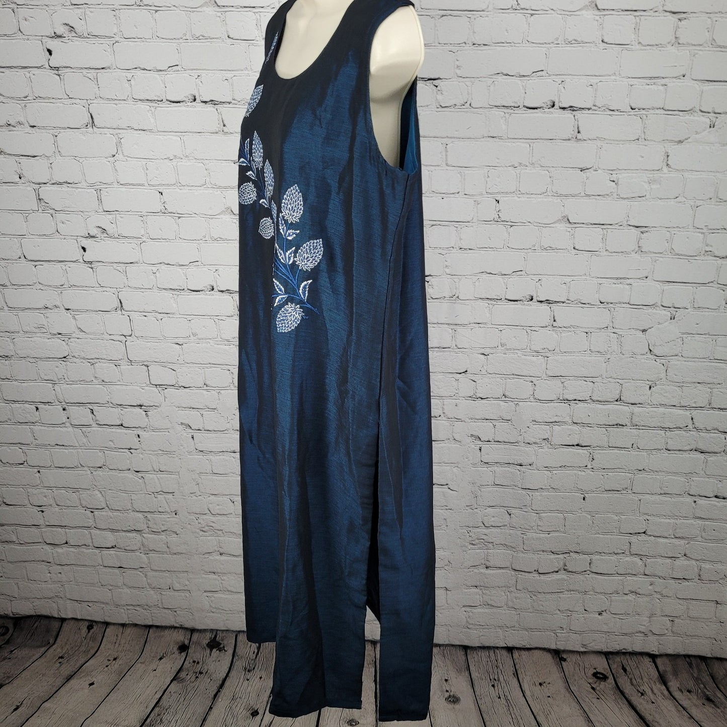 NWT Sudarshan Designer Kurtis Blue Embroidered Side Slits Sleeveless Size XXL