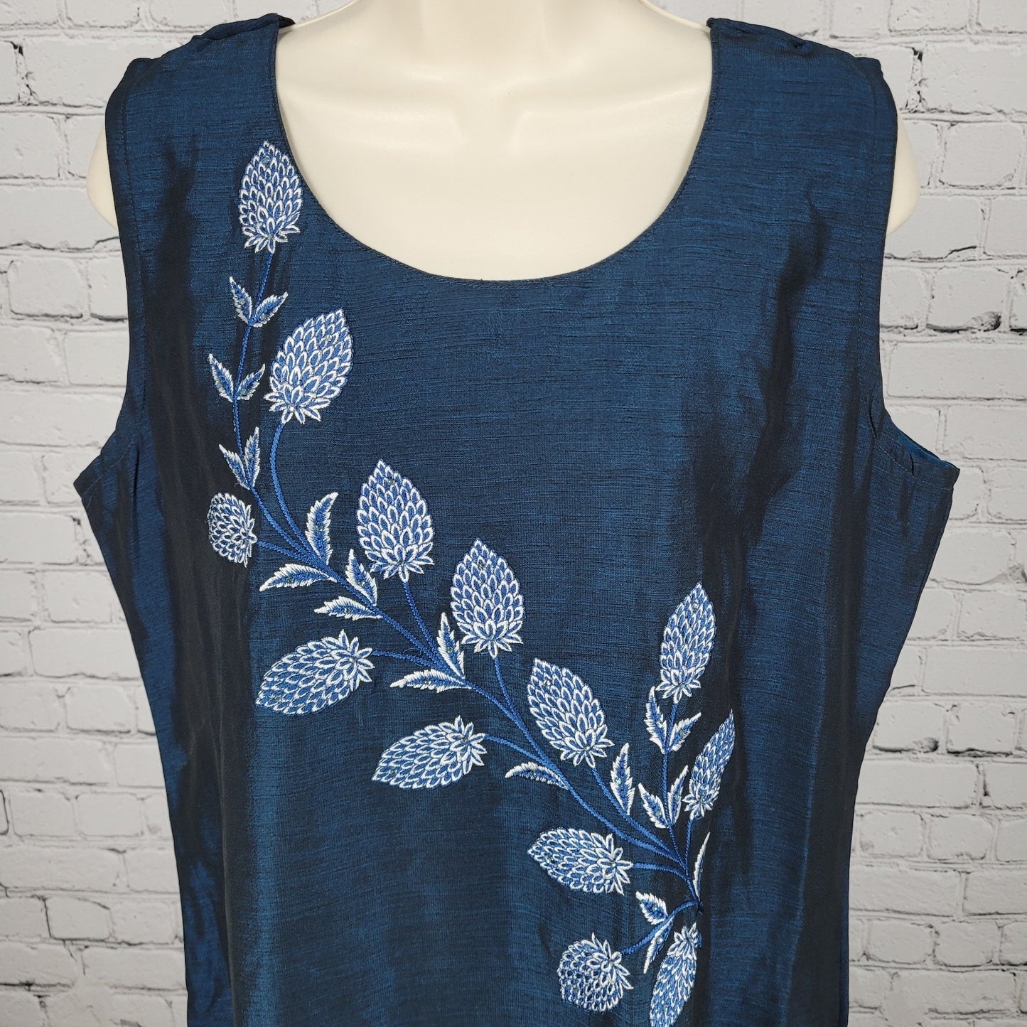 NWT Sudarshan Designer Kurtis Blue Embroidered Side Slits Sleeveless Size XXL