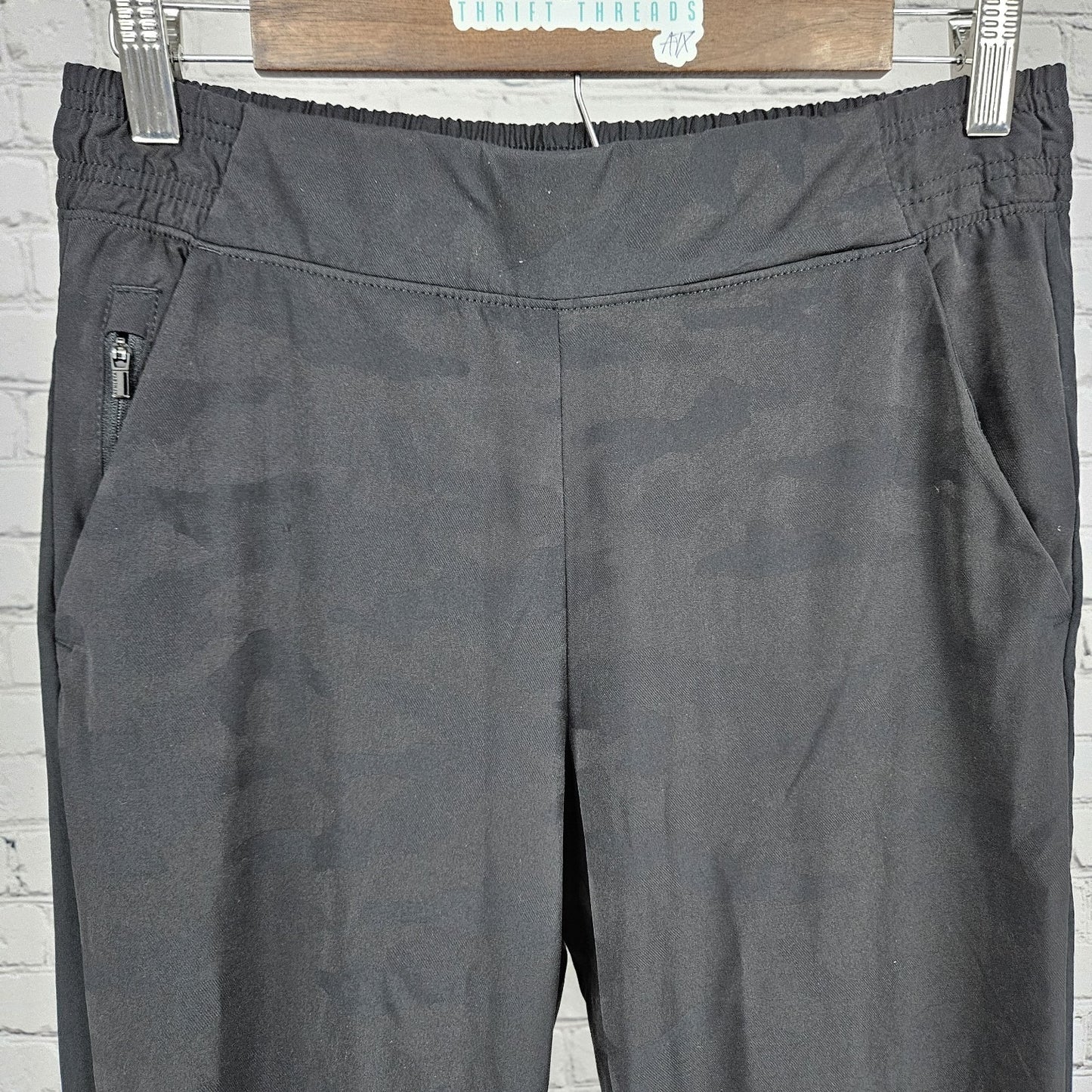Athleta Black Brooklyn Camo Jogger Zip Pockets Mid Rise Stretch Pants 6 (28x28)