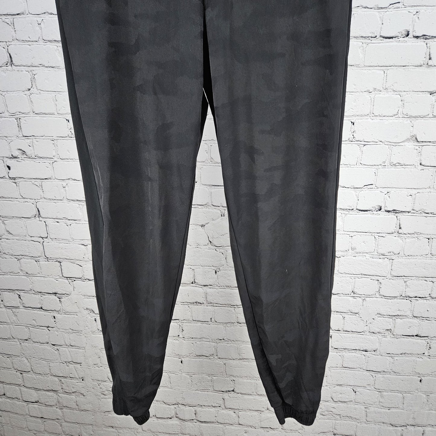 Athleta Black Brooklyn Camo Jogger Zip Pockets Mid Rise Stretch Pants 6 (28x28)