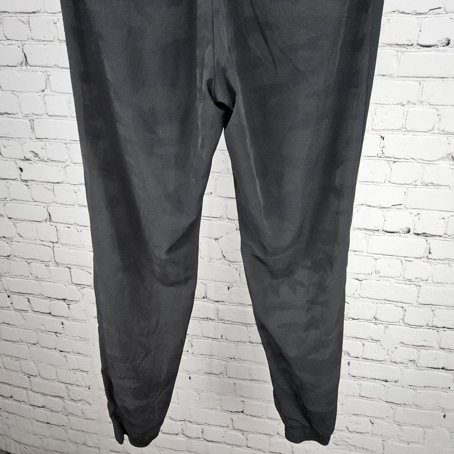 Athleta Black Brooklyn Camo Jogger Zip Pockets Mid Rise Stretch Pants 6 (28x28)