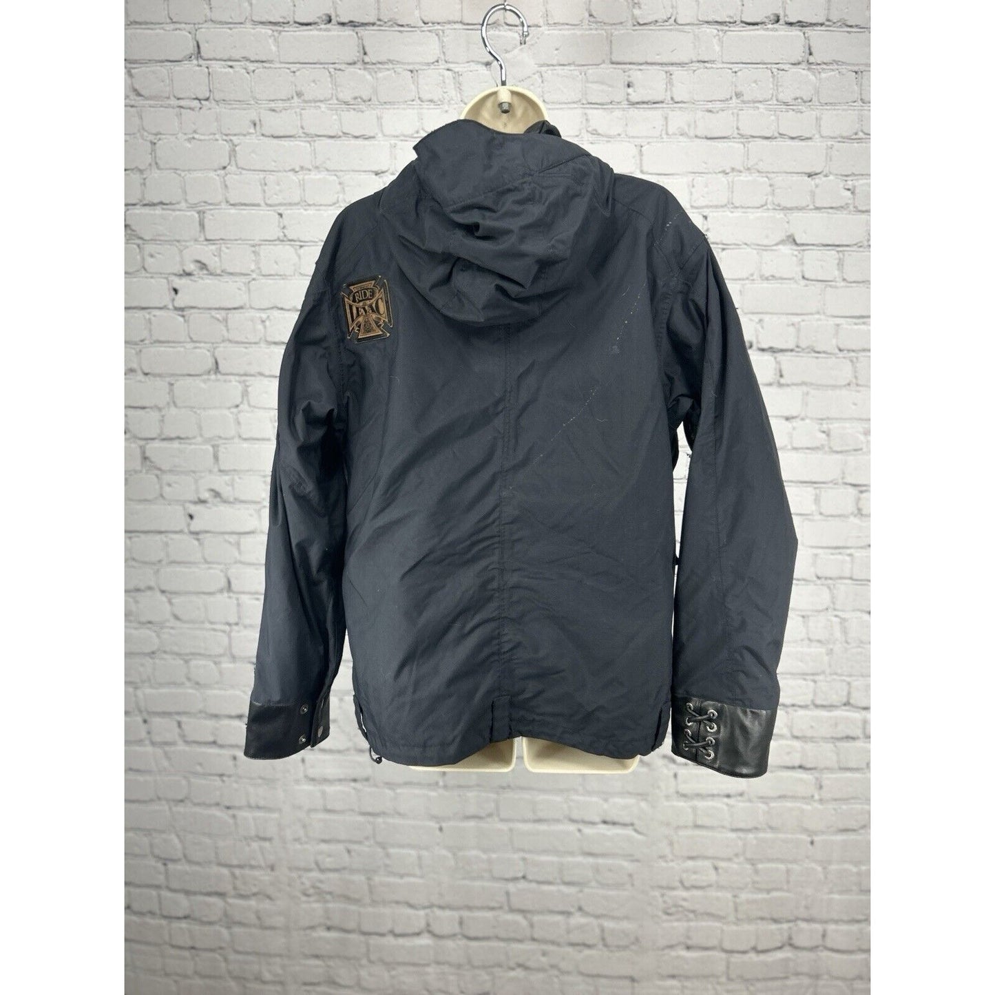 Ride Cell 10 Series Black Hooded Adjustable Waist Snowboard Jacket Womens Medium