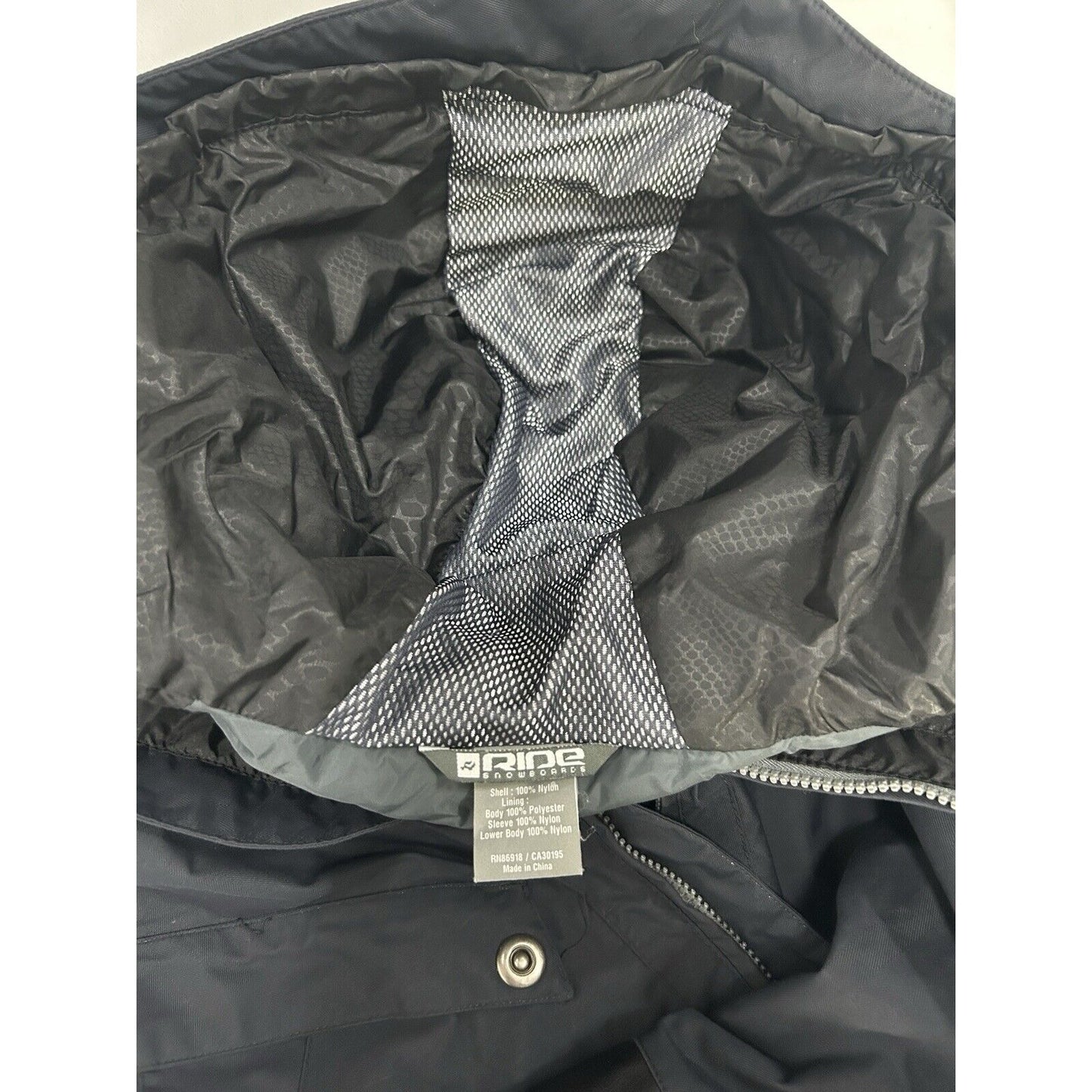 Ride Cell 10 Series Black Hooded Adjustable Waist Snowboard Jacket Womens Medium