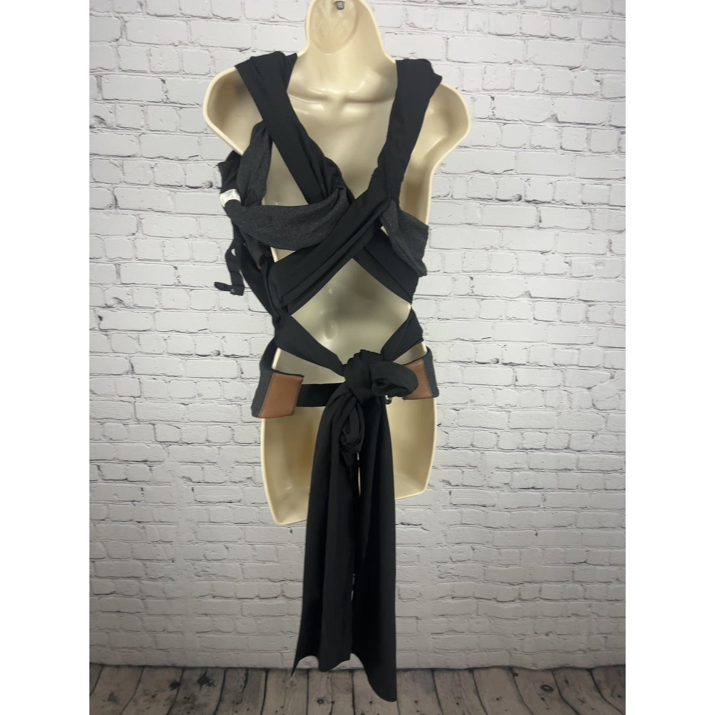 Boppy ComfyChic Hybrid Wrap Baby Carrier Gray Black Faux Leather Trim One Size