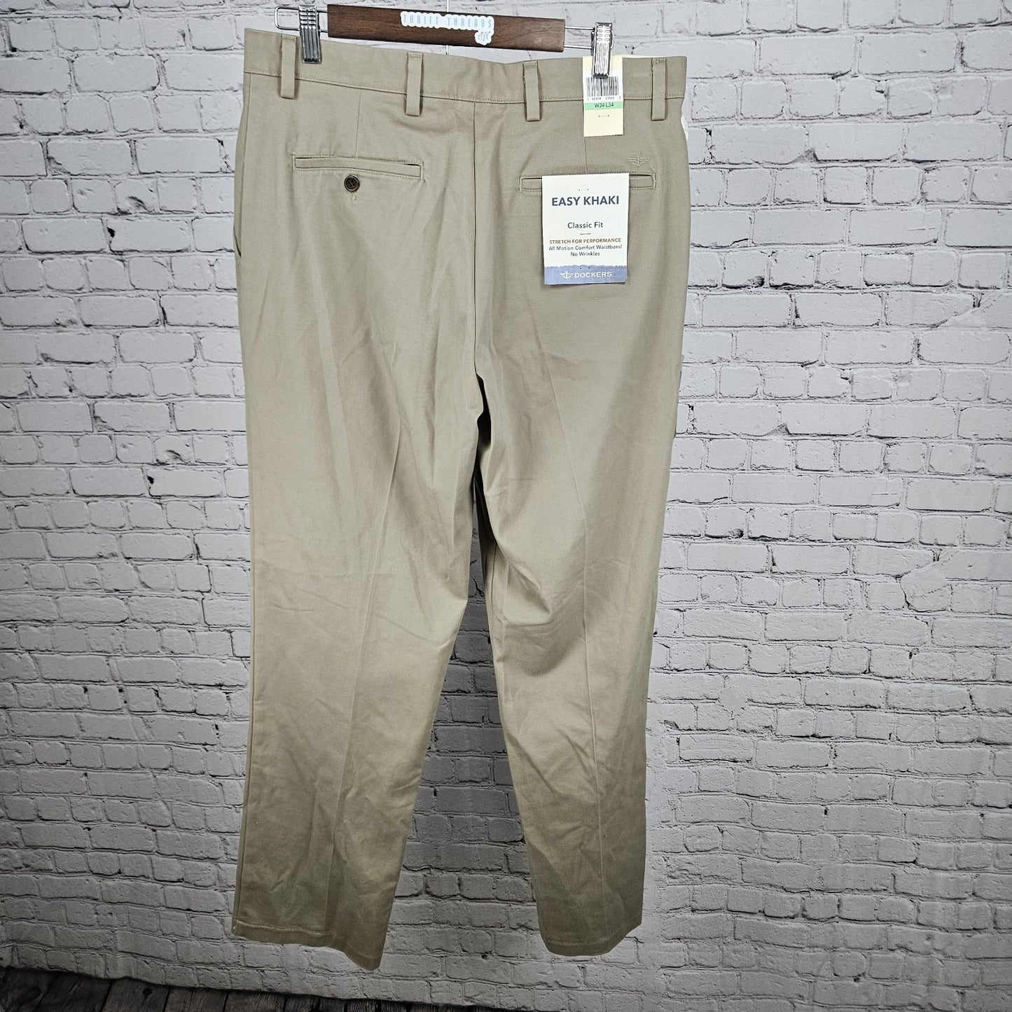 NWT Dockers Easy Khaki Classic Fit Motion Comfort Waistband Chino Pants 34x34
