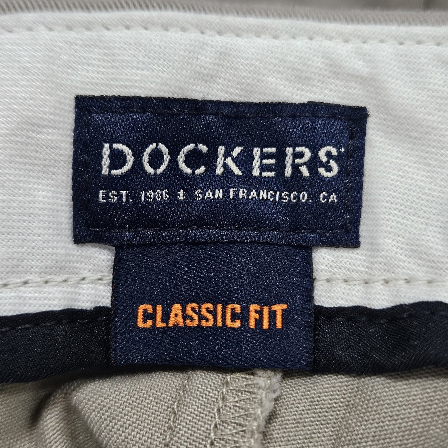 NWT Dockers Easy Khaki Classic Fit Motion Comfort Waistband Chino Pants 34x34