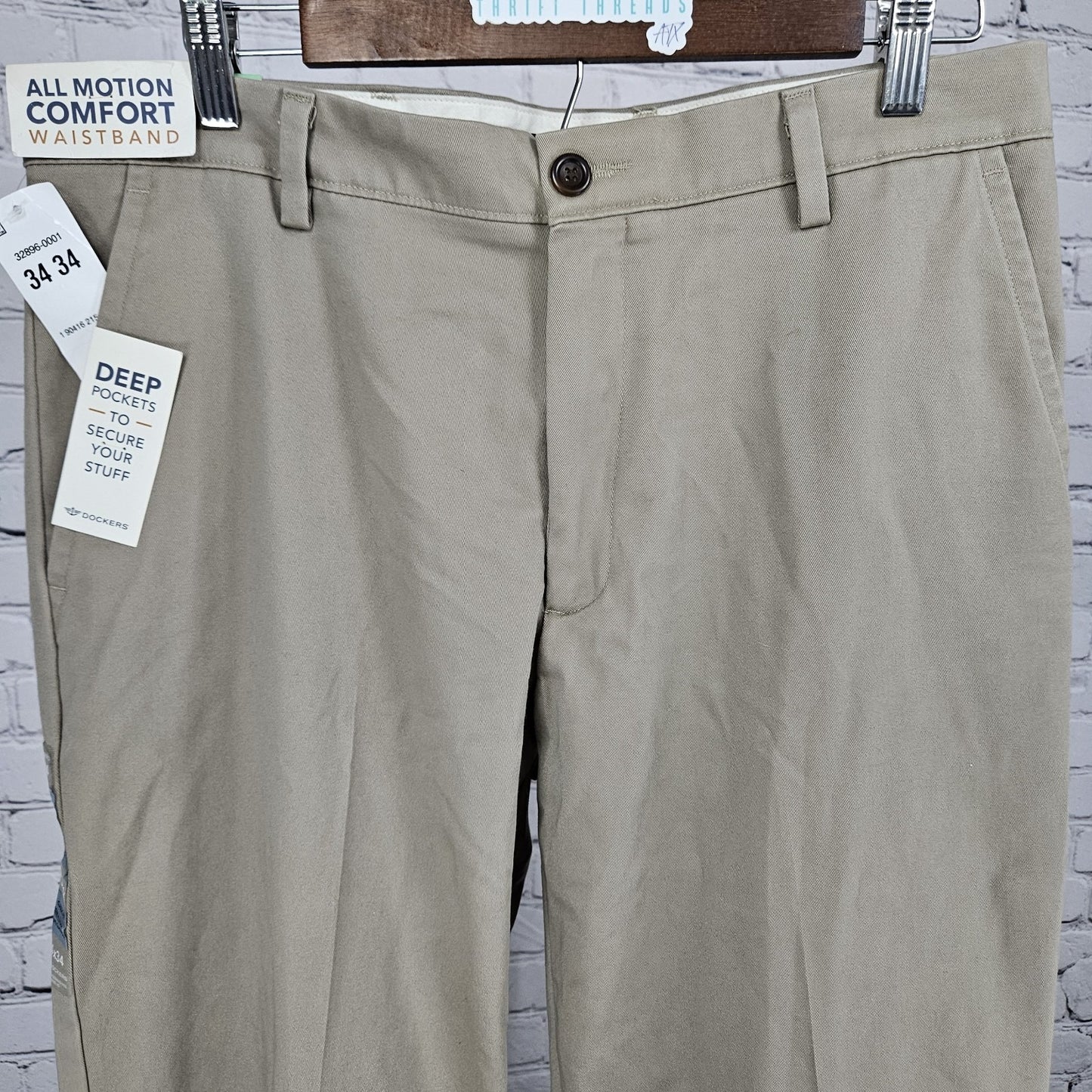 NWT Dockers Easy Khaki Classic Fit Motion Comfort Waistband Chino Pants 34x34
