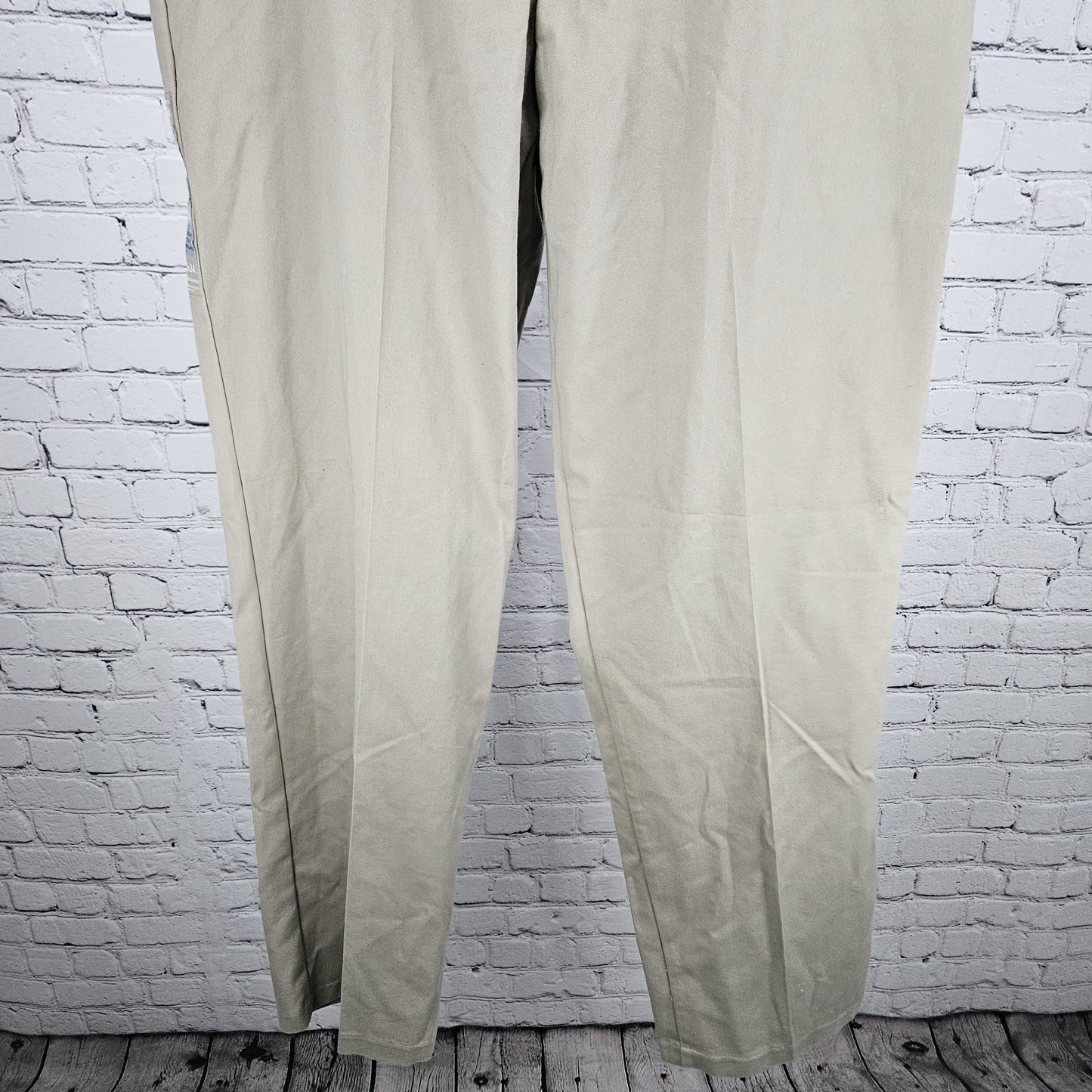 NWT Dockers Easy Khaki Classic Fit Motion Comfort Waistband Chino Pants 34x34