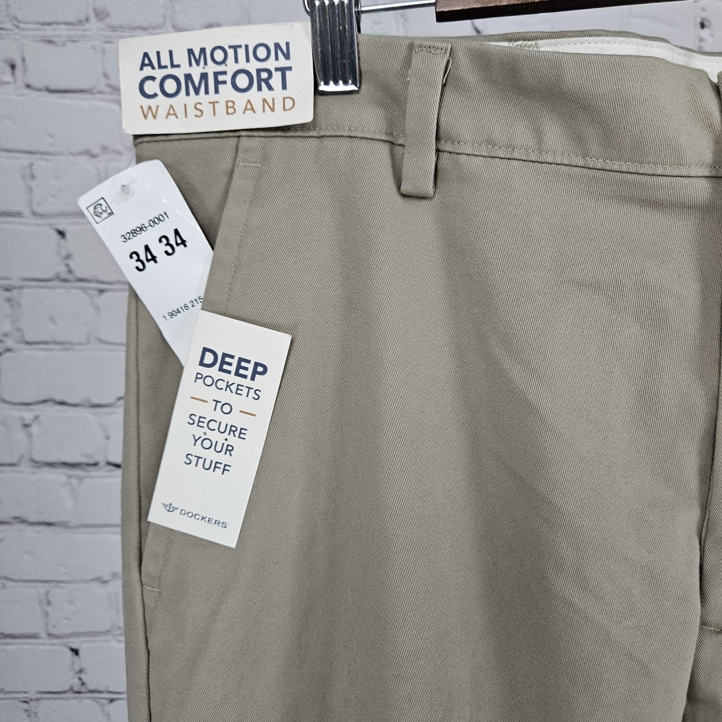 NWT Dockers Easy Khaki Classic Fit Motion Comfort Waistband Chino Pants 34x34