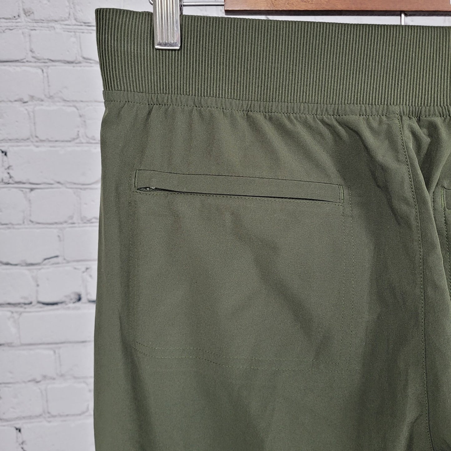 Athleta Green Lightweight Stretch Activewear Pull On High Rise Pants 8 (31x28)