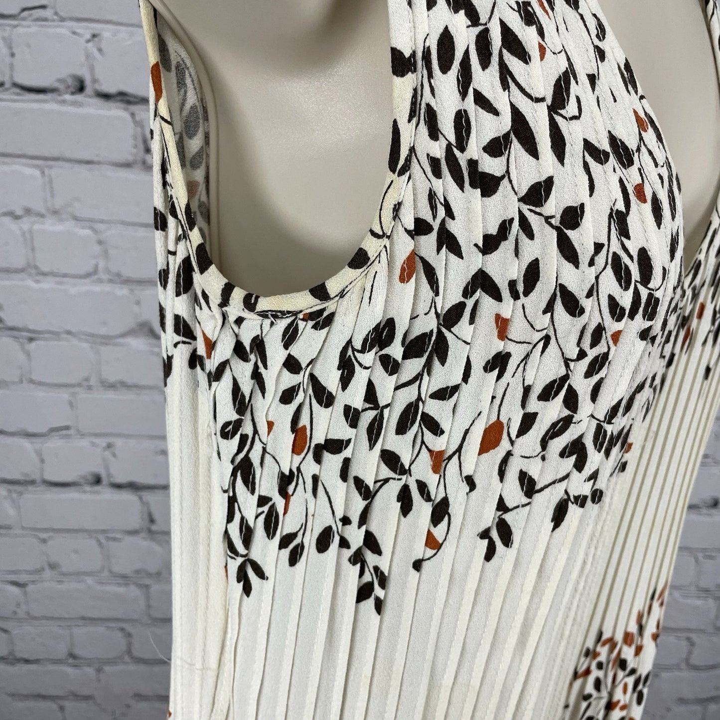 Elevenses Anthropologie Ivory Leaf Printed Pleated Sleeveless Jumper Size XS