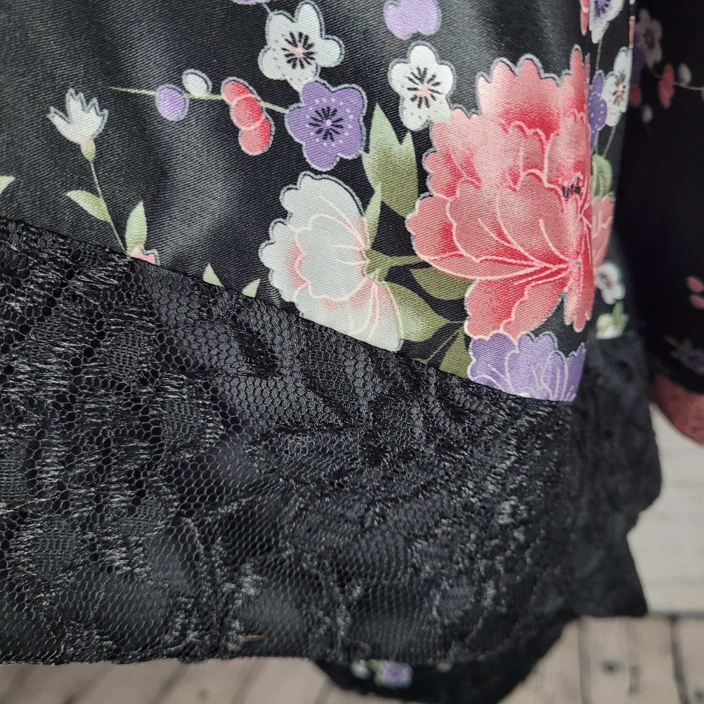 Black Floral Silky Lace Trim Long Sleeve Kimono Style Open Jacket Size Medium M