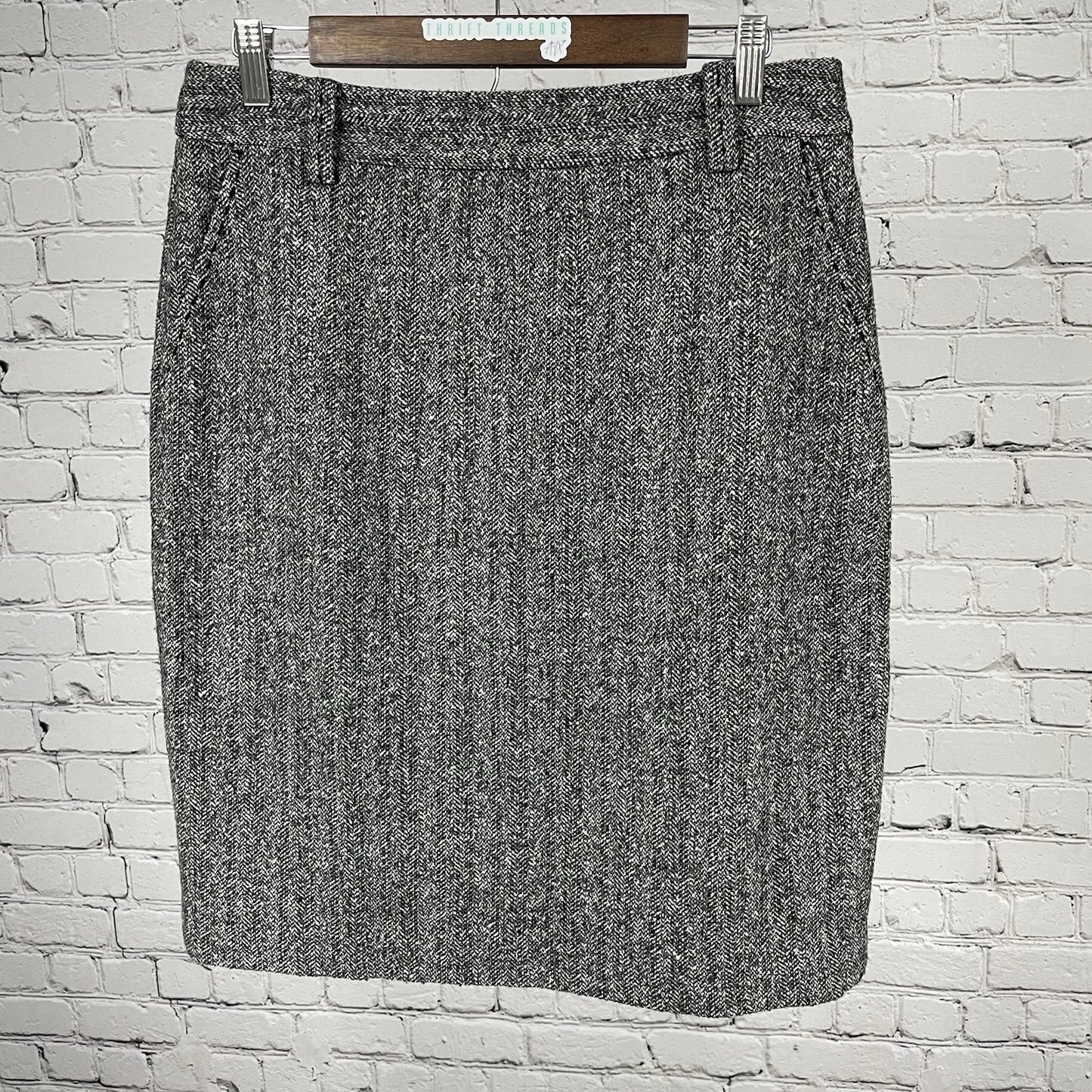 Saks Fifth Avenue Black & White Wool Silk Herringbone Zipped Lined Skirt Size 8