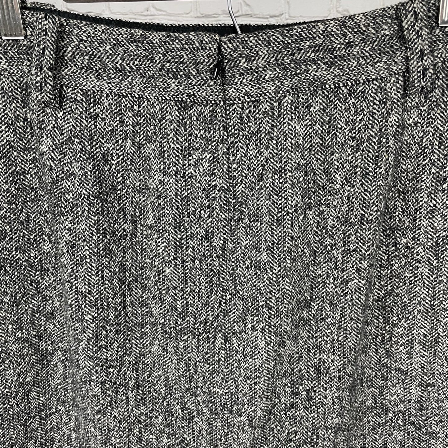 Saks Fifth Avenue Black & White Wool Silk Herringbone Zipped Lined Skirt Size 8