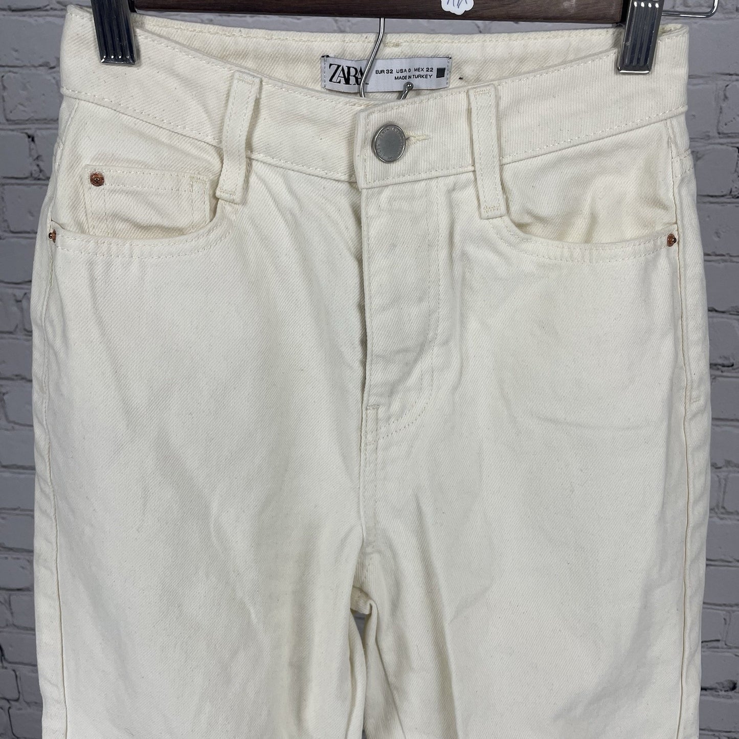 Zara Ivory Cream Denim High Rise Straight Leg Raw Hem Jeans Size 0 (23x28.5)