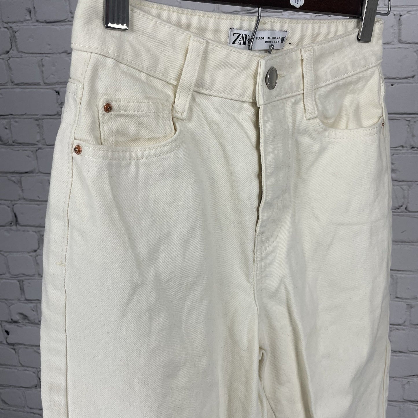 Zara Ivory Cream Denim High Rise Straight Leg Raw Hem Jeans Size 0 (23x28.5)