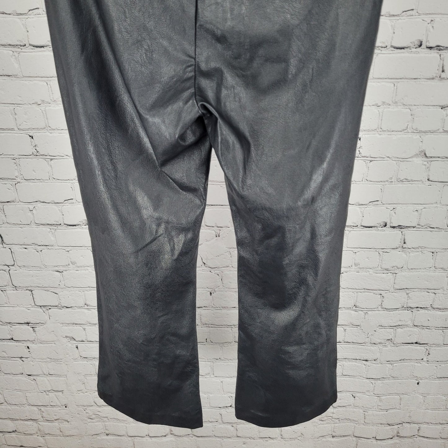 Avenue Montaigne Black Leo Faux Leather Stretch Crop Pants USA Size 2 (27x25)