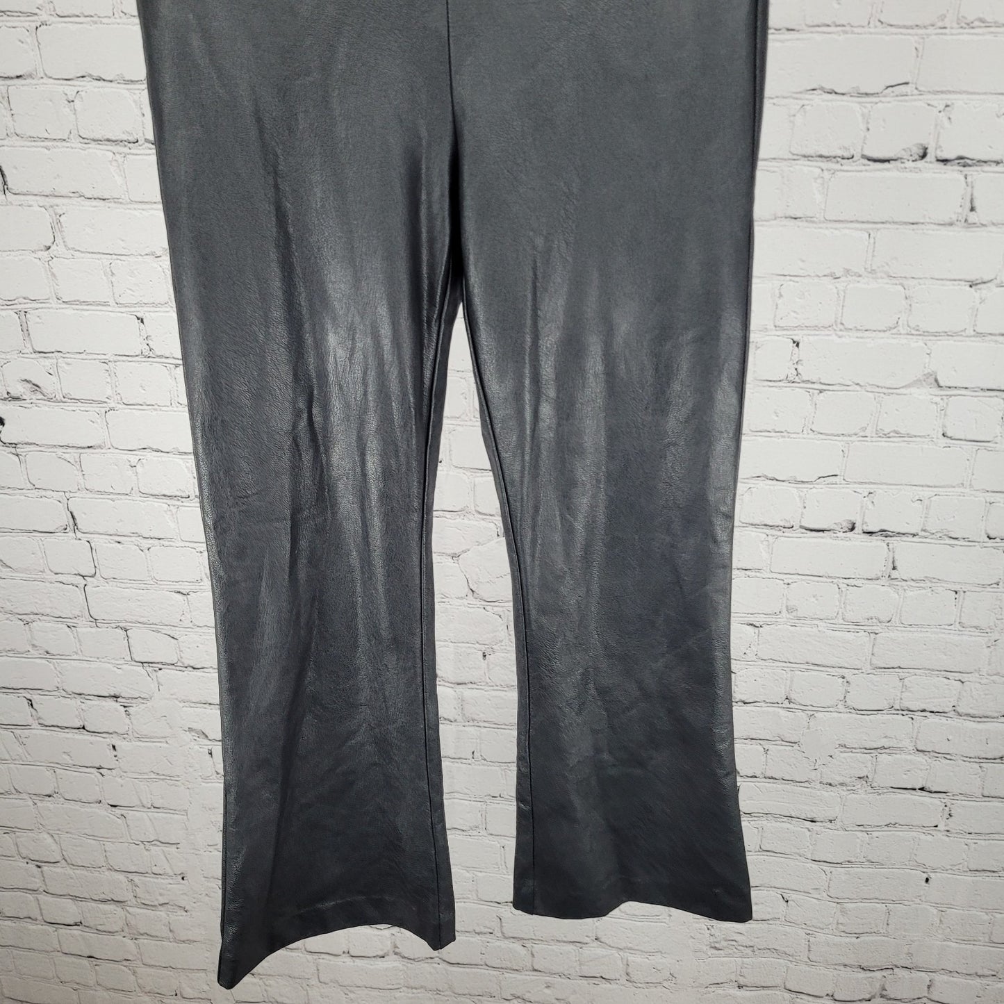 Avenue Montaigne Black Leo Faux Leather Stretch Crop Pants USA Size 2 (27x25)