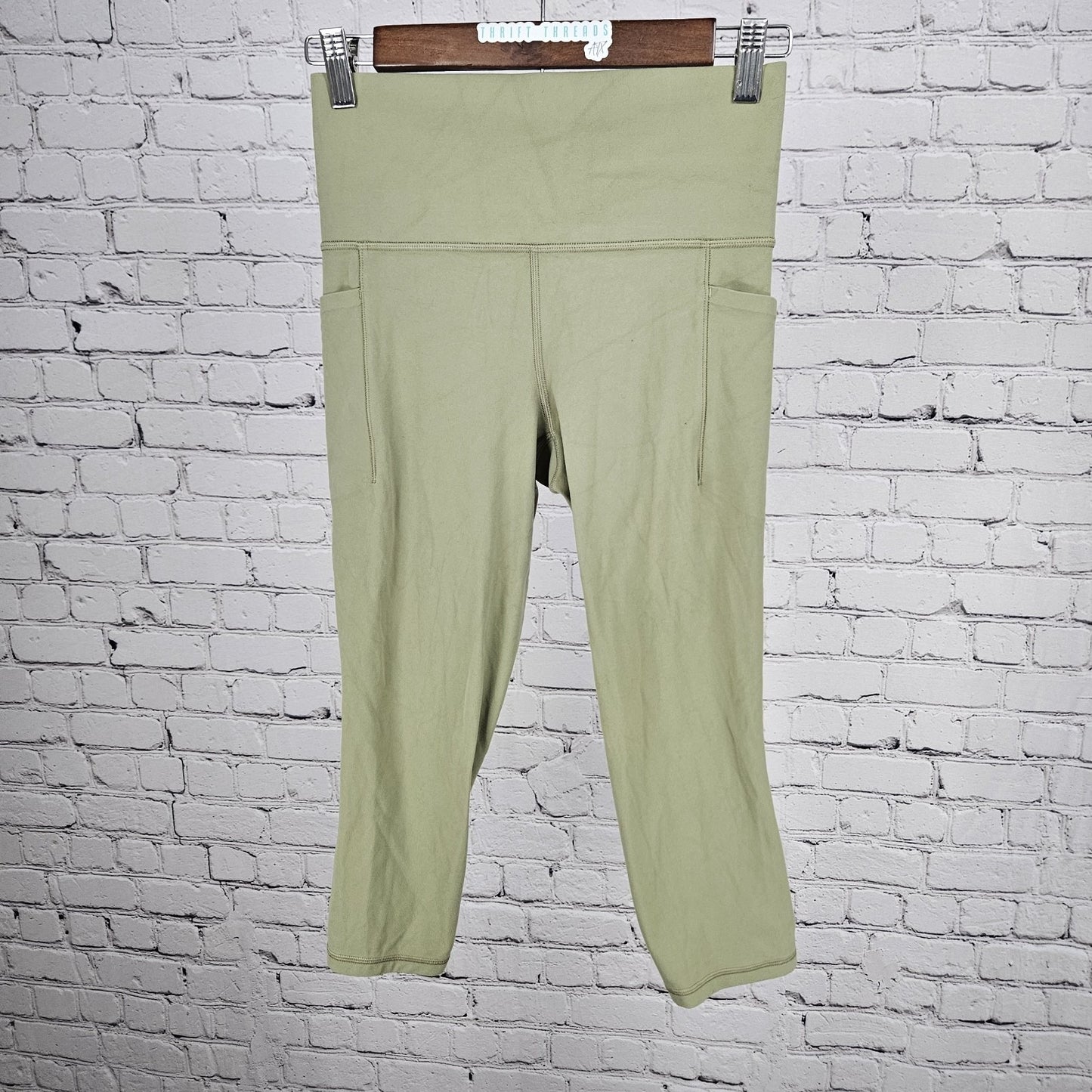 Athleta Green Salutation Stash Pocket II Capri Workout Pants Small S (24x19)