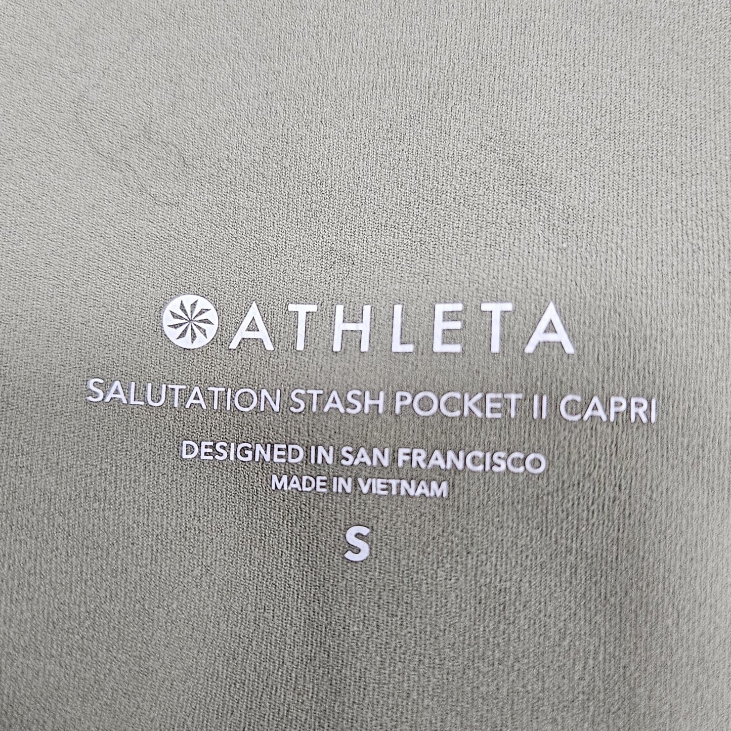 Athleta Green Salutation Stash Pocket II Capri Workout Pants Small S (24x19)