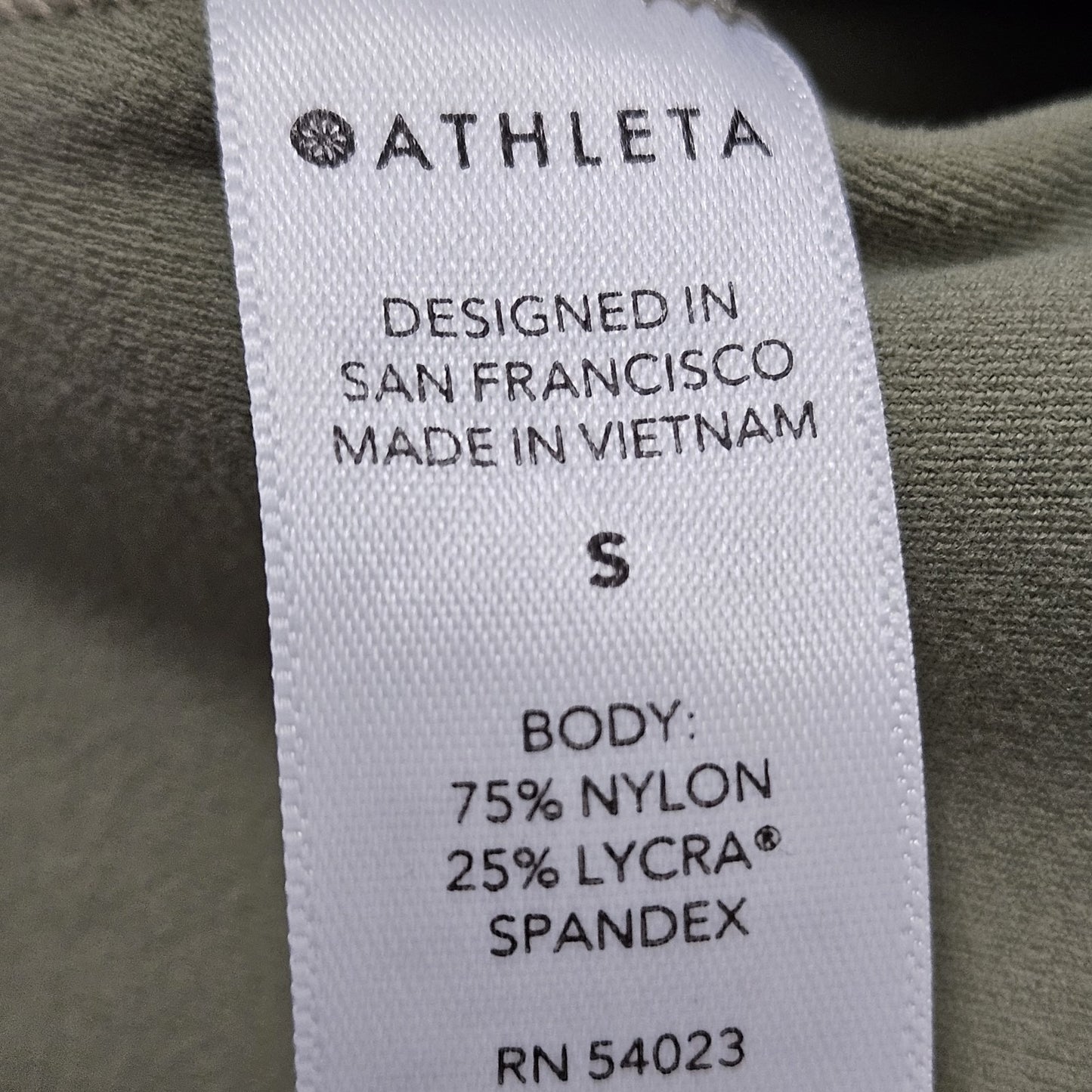 Athleta Green Salutation Stash Pocket II Capri Workout Pants Small S (24x19)