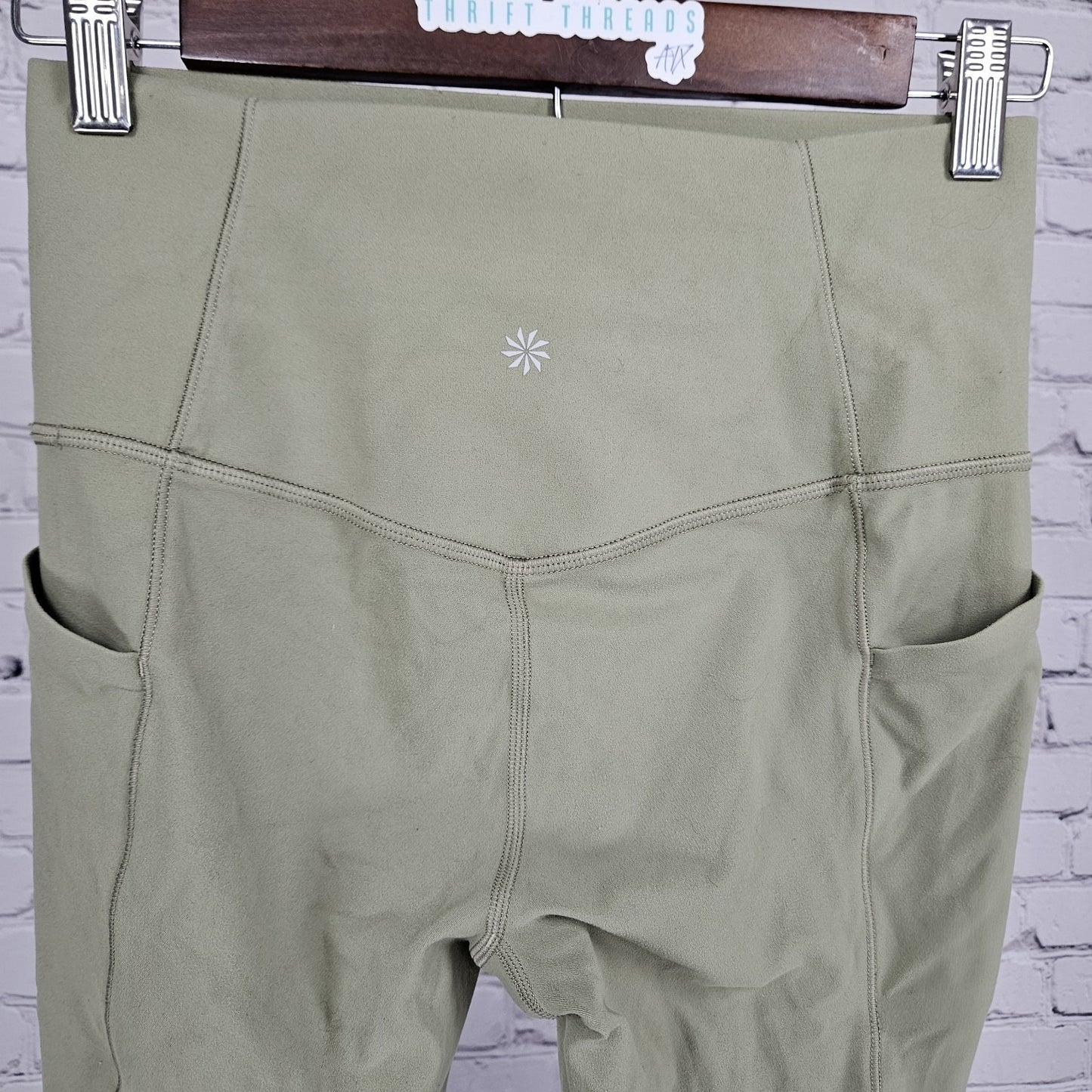 Athleta Green Salutation Stash Pocket II Capri Workout Pants Small S (24x19)