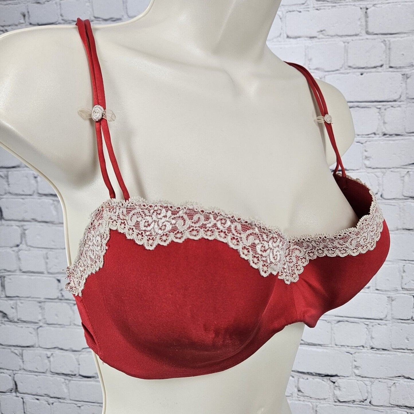 B Tempt'd Red Full Coverage Adjustable Strap Lined Underwire Bra Size 36D