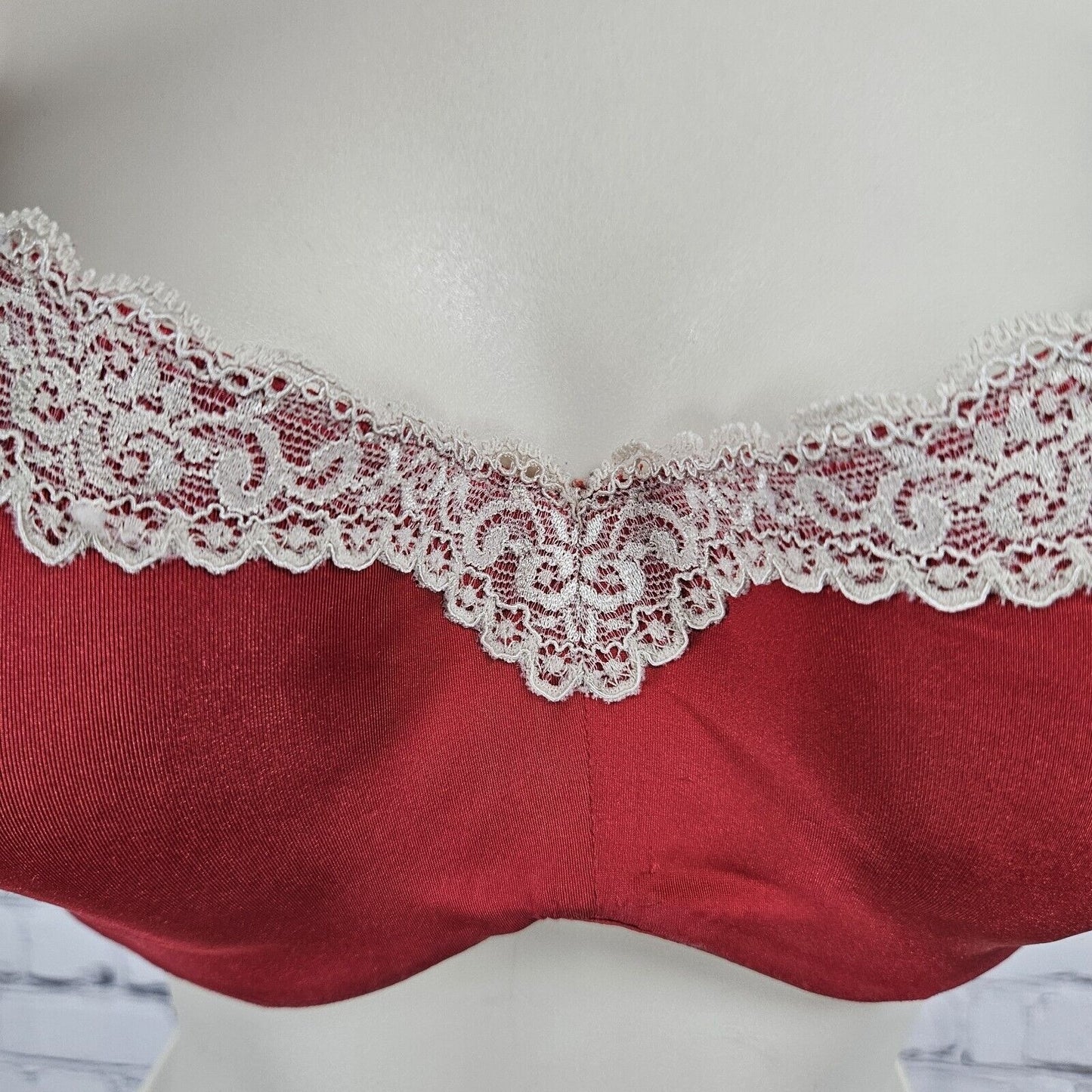 B Tempt'd Red Full Coverage Adjustable Strap Lined Underwire Bra Size 36D