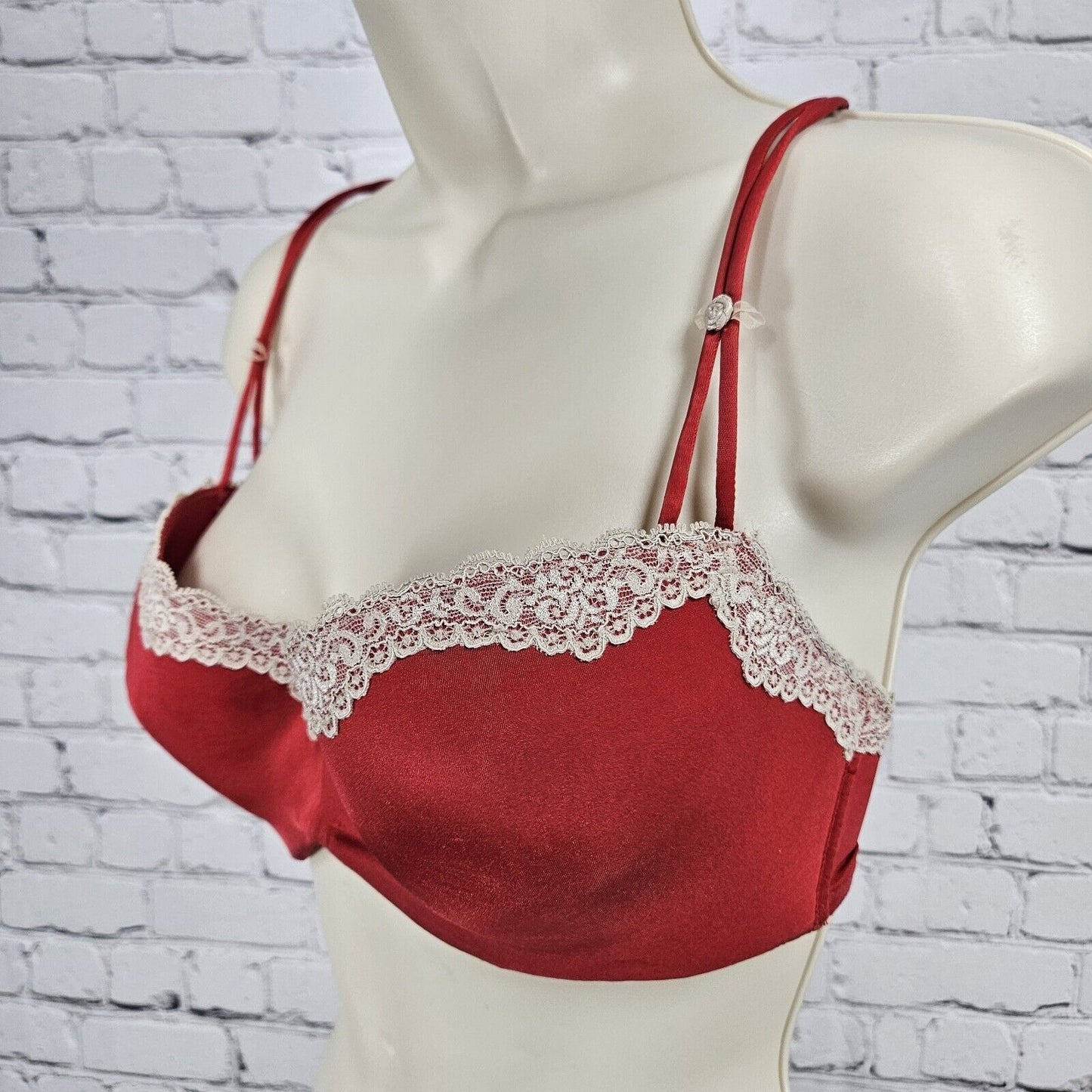 B Tempt'd Red Full Coverage Adjustable Strap Lined Underwire Bra Size 36D