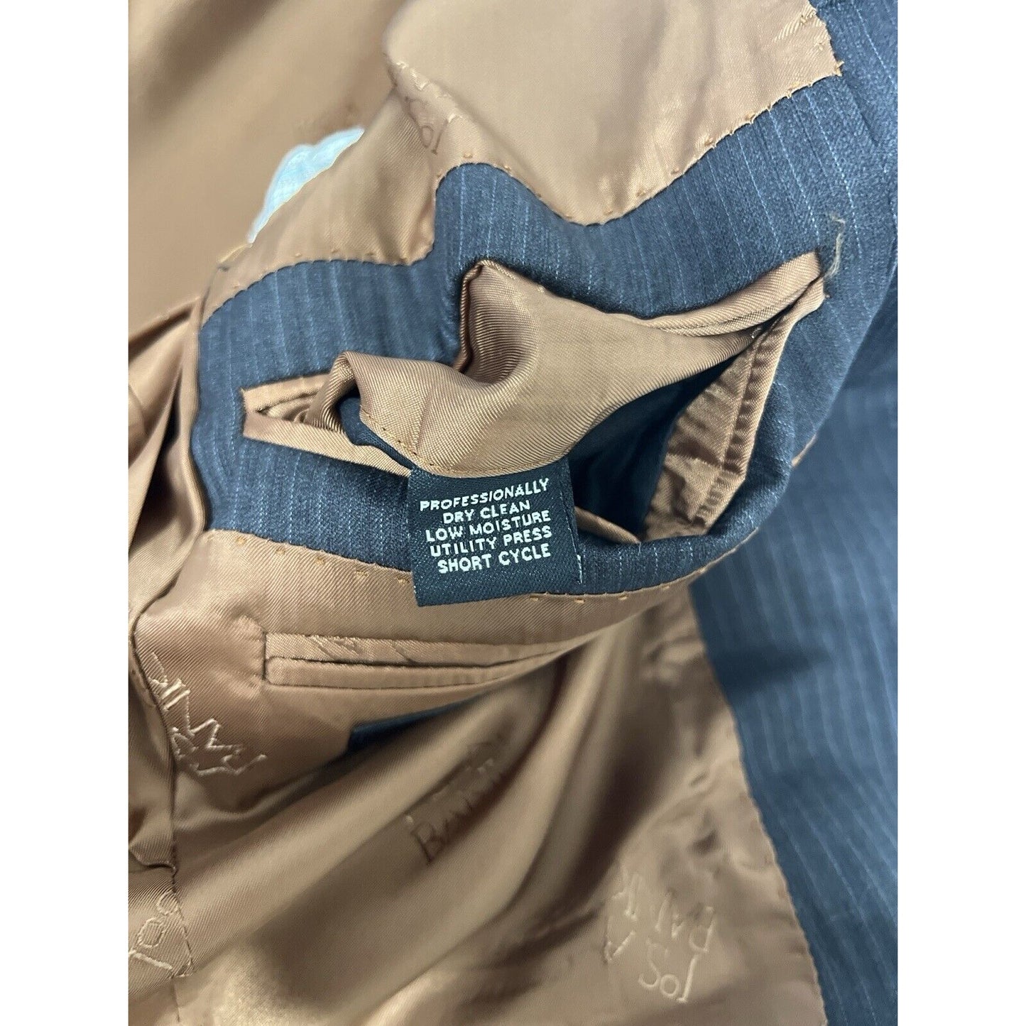 Jos A Bank Metropolitan Charcoal Pinstripe Blazer Slim Fit Cooper Lining 39RG