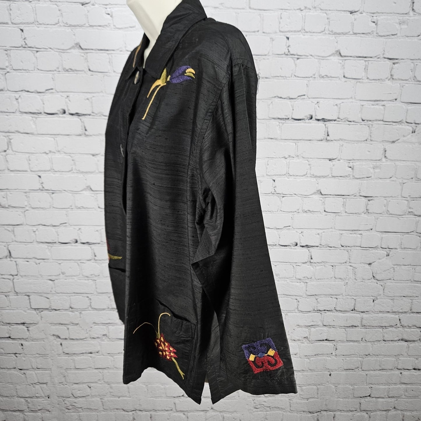 Chico's Design Black 100% Silk Embroidered 3/4 Sleeve Button Shirt Jacket 1 US 8