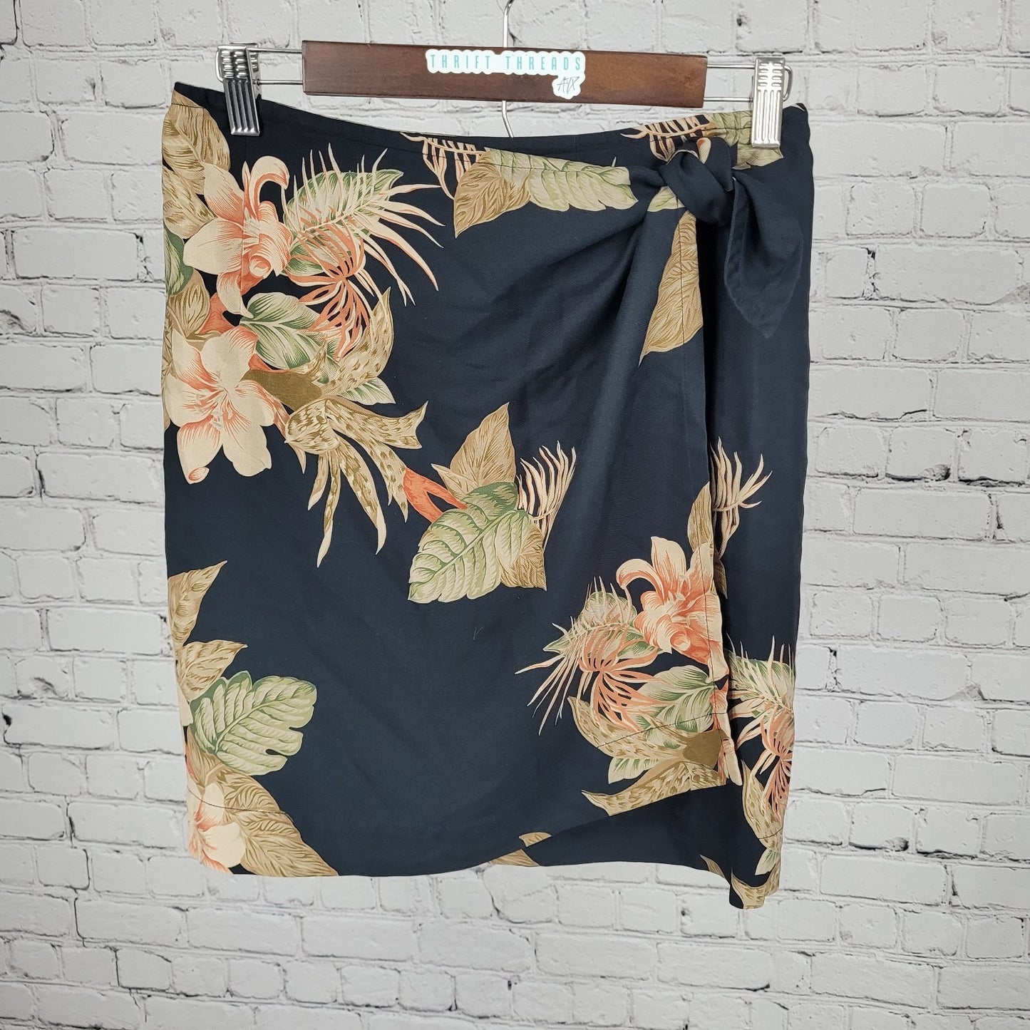 Tommy Bahama Navy 100% Silk Tropical Floral Wrap Skirt Size Small S (27x17.5)