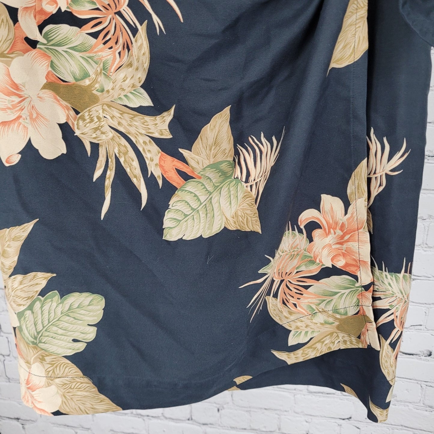 Tommy Bahama Navy 100% Silk Tropical Floral Wrap Skirt Size Small S (27x17.5)