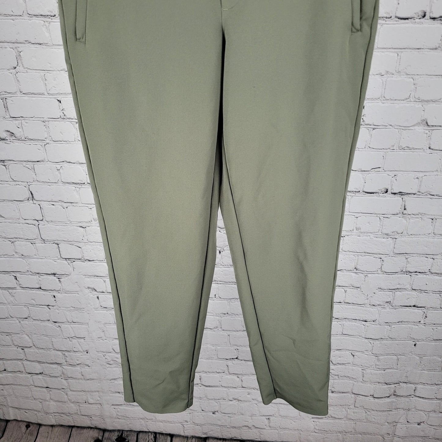 Athleta Green Athleisure Stretch Hiking Pull On Mid Rise Pants Size 0 (25x28)