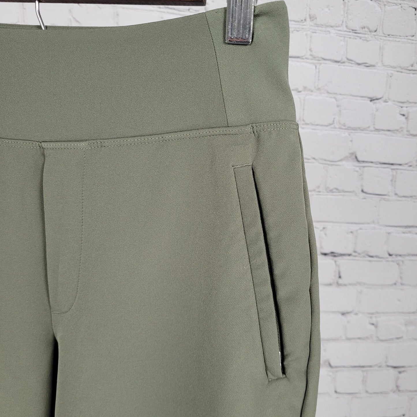 Athleta Green Athleisure Stretch Hiking Pull On Mid Rise Pants Size 0 (25x28)