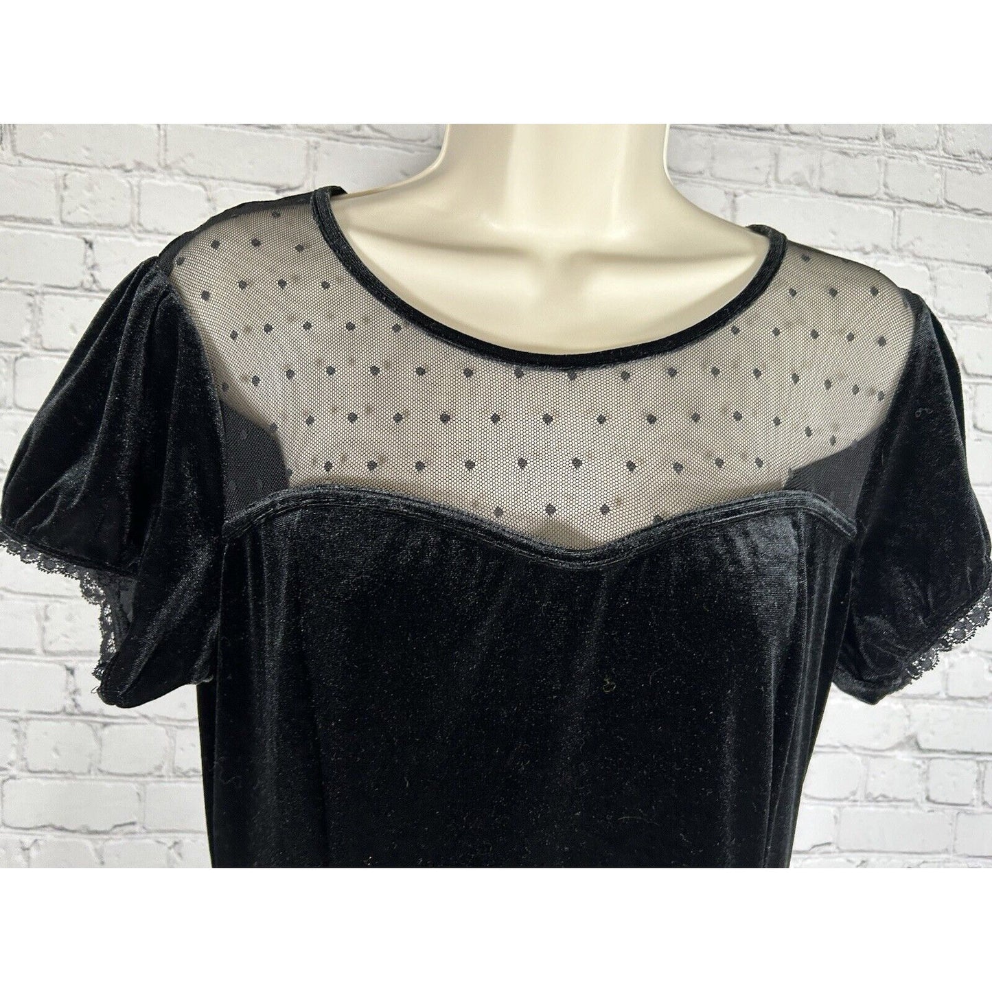 Hot Topic Black Velvet Swiss Dot Yoke Flare Gothic Dress Y2K Women’s M