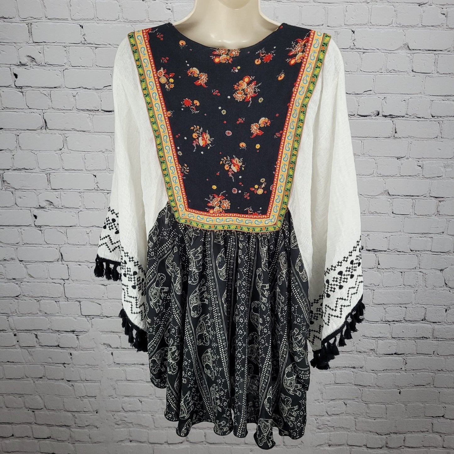 Ivy Jane Black White Linen Blend Elephant Floral Boho Blouse Tunic Top USA M/L