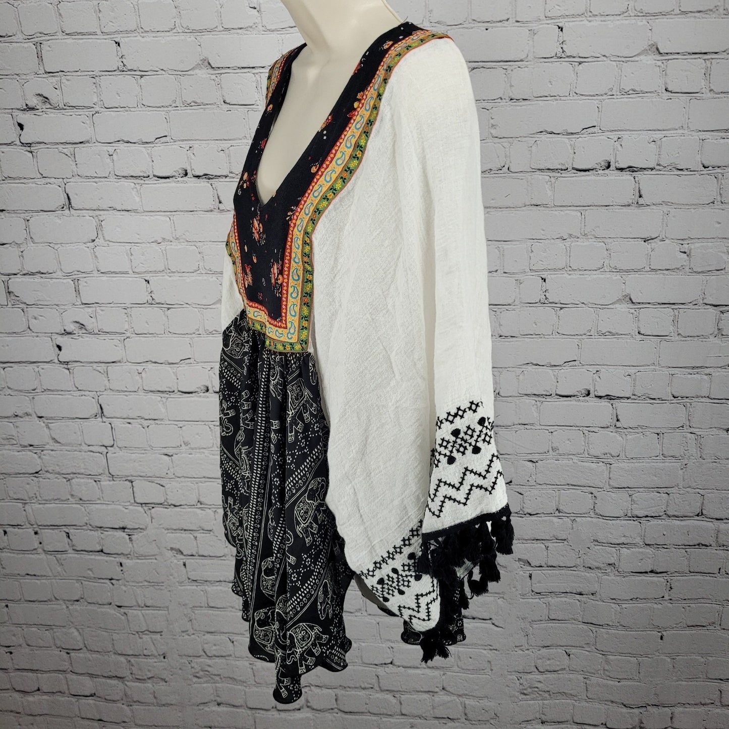 Ivy Jane Black White Linen Blend Elephant Floral Boho Blouse Tunic Top USA M/L