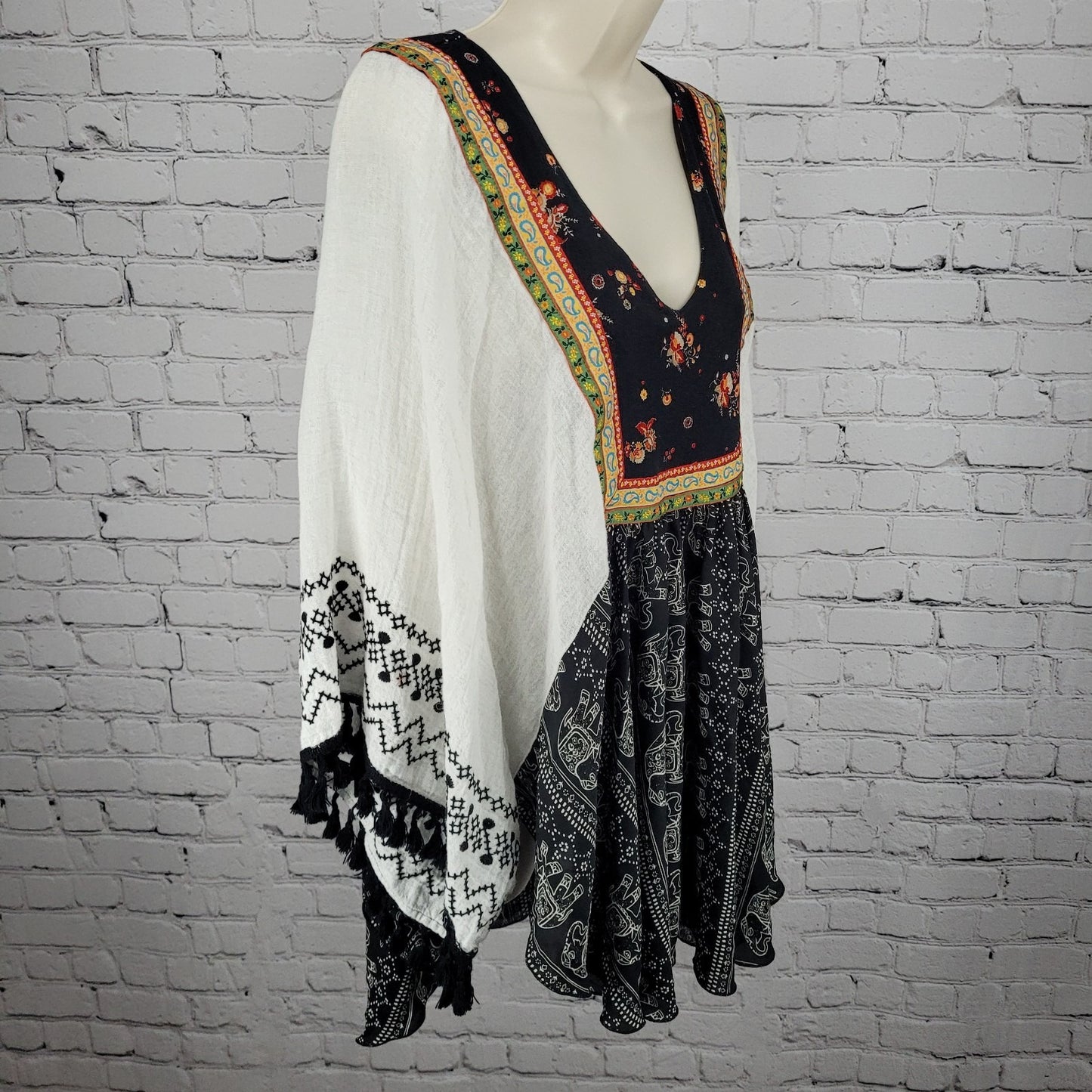 Ivy Jane Black White Linen Blend Elephant Floral Boho Blouse Tunic Top USA M/L