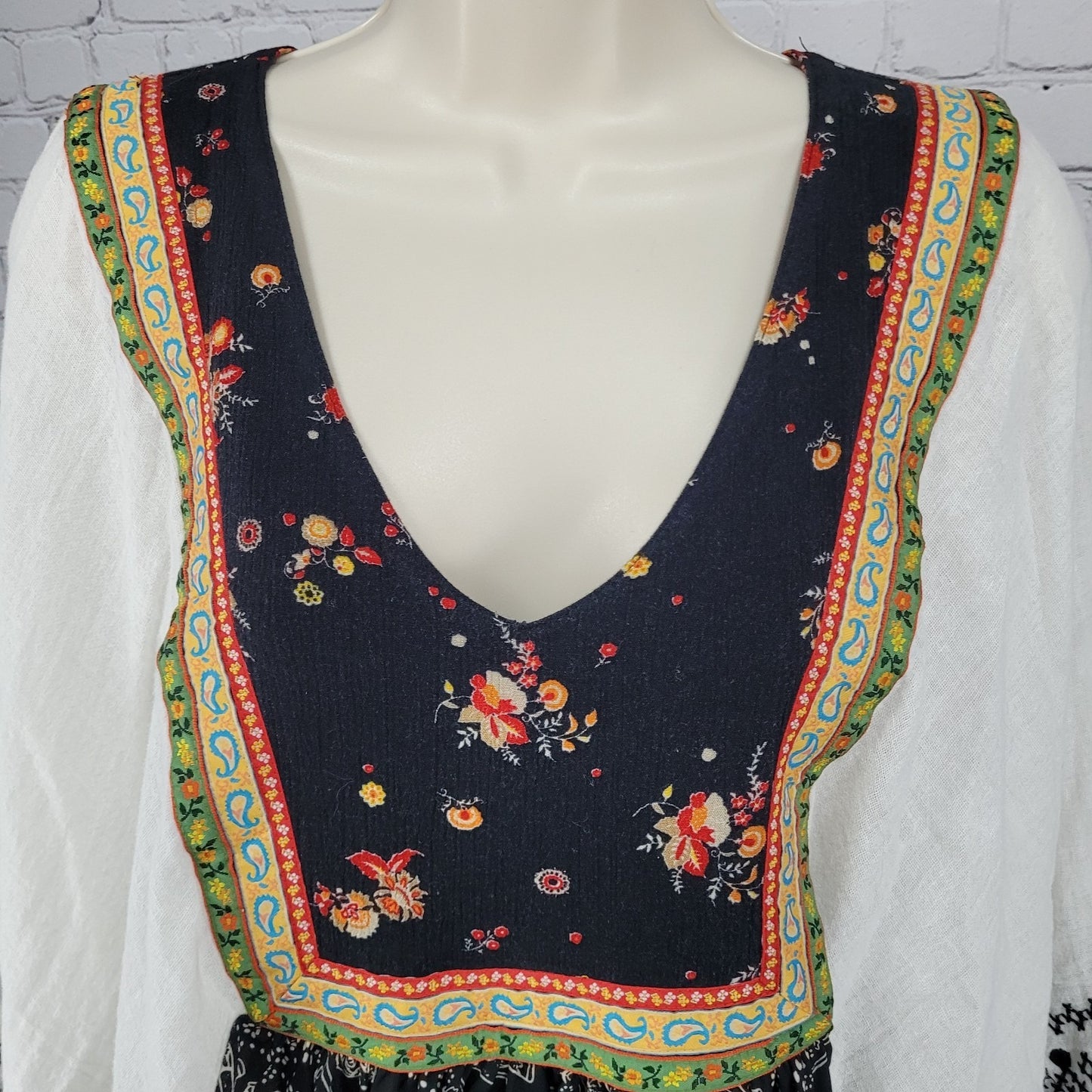 Ivy Jane Black White Linen Blend Elephant Floral Boho Blouse Tunic Top USA M/L