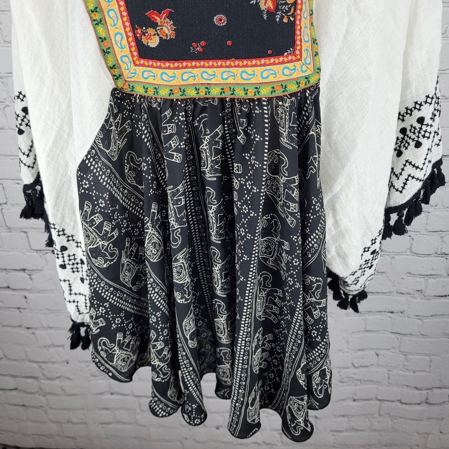 Ivy Jane Black White Linen Blend Elephant Floral Boho Blouse Tunic Top USA M/L