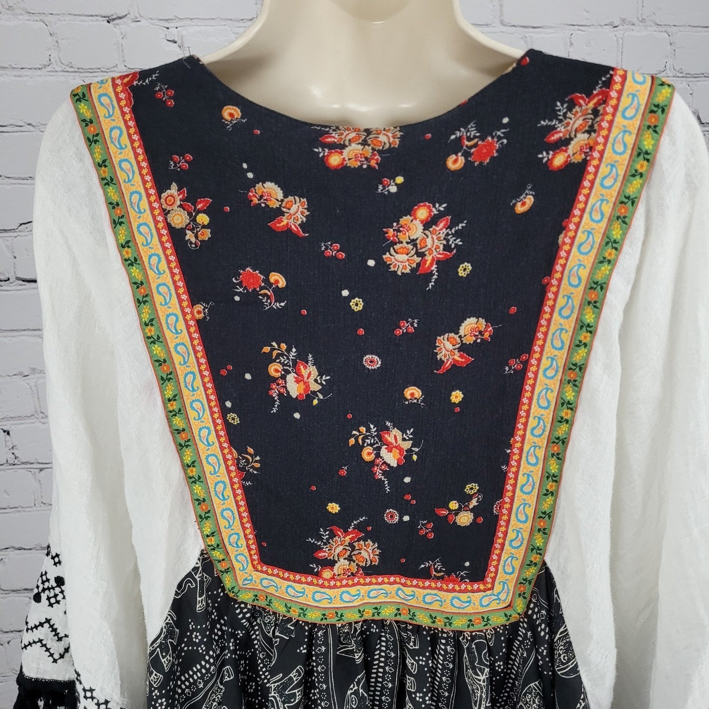 Ivy Jane Black White Linen Blend Elephant Floral Boho Blouse Tunic Top USA M/L