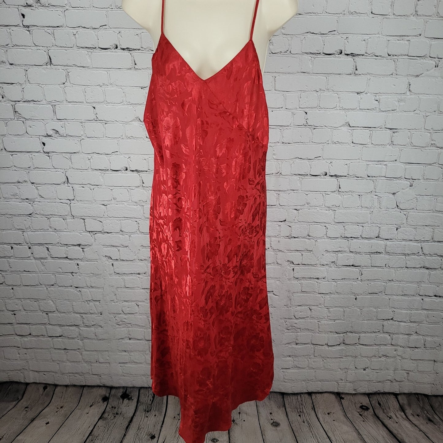 Me 2 Miss Elaine Red Satin Floral Nightgown & Robe 2 Piece Set Size M/L