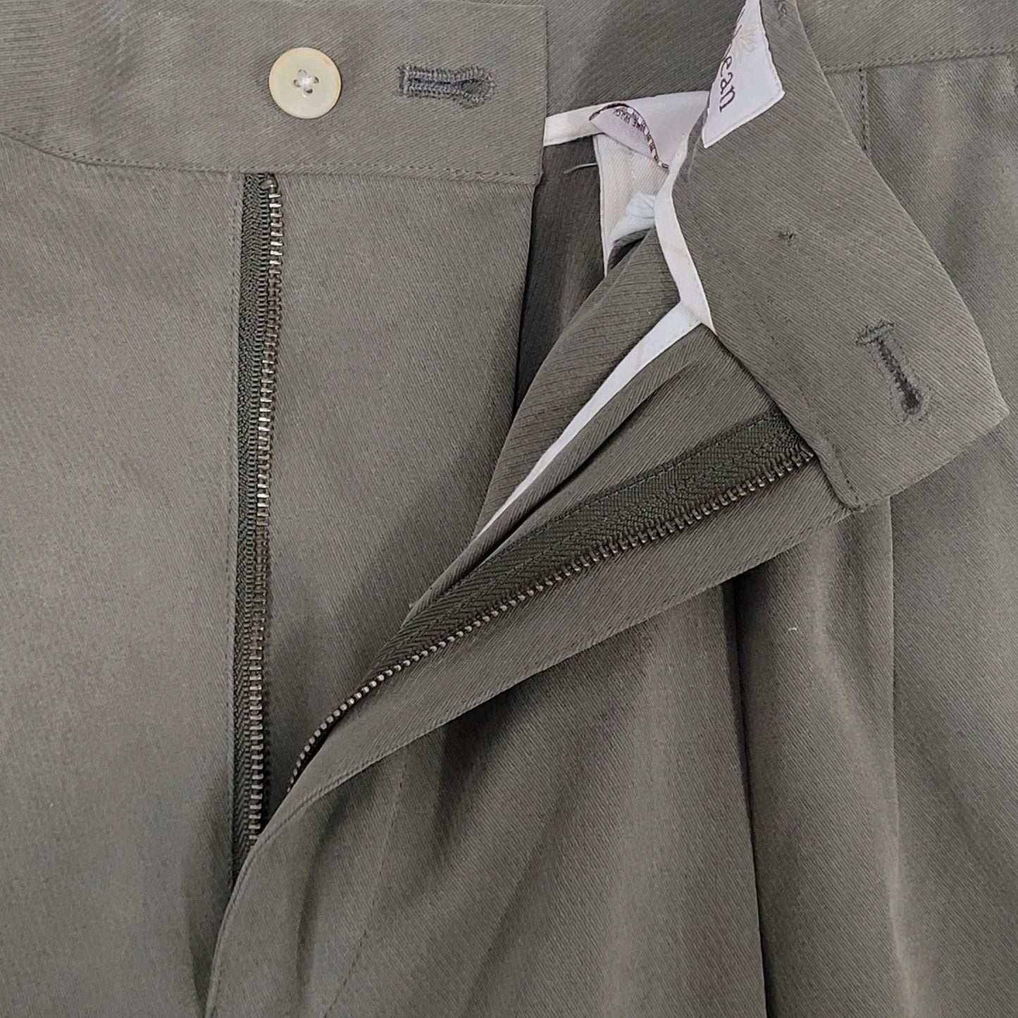 Caribbean Green 100% Silk Pleated Front Pockets Casual Shorts 36 (36x8.5)