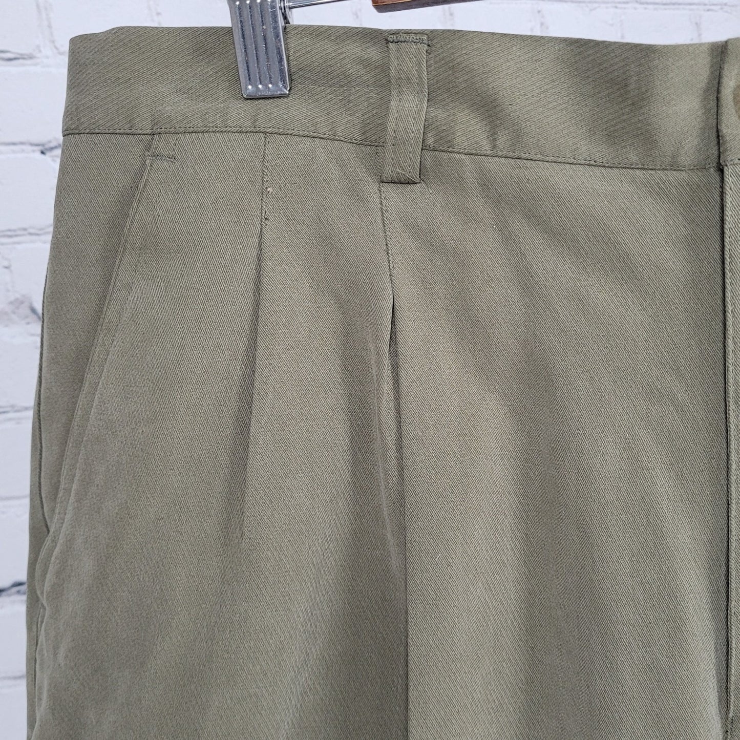 Caribbean Green 100% Silk Pleated Front Pockets Casual Shorts 36 (36x8.5)