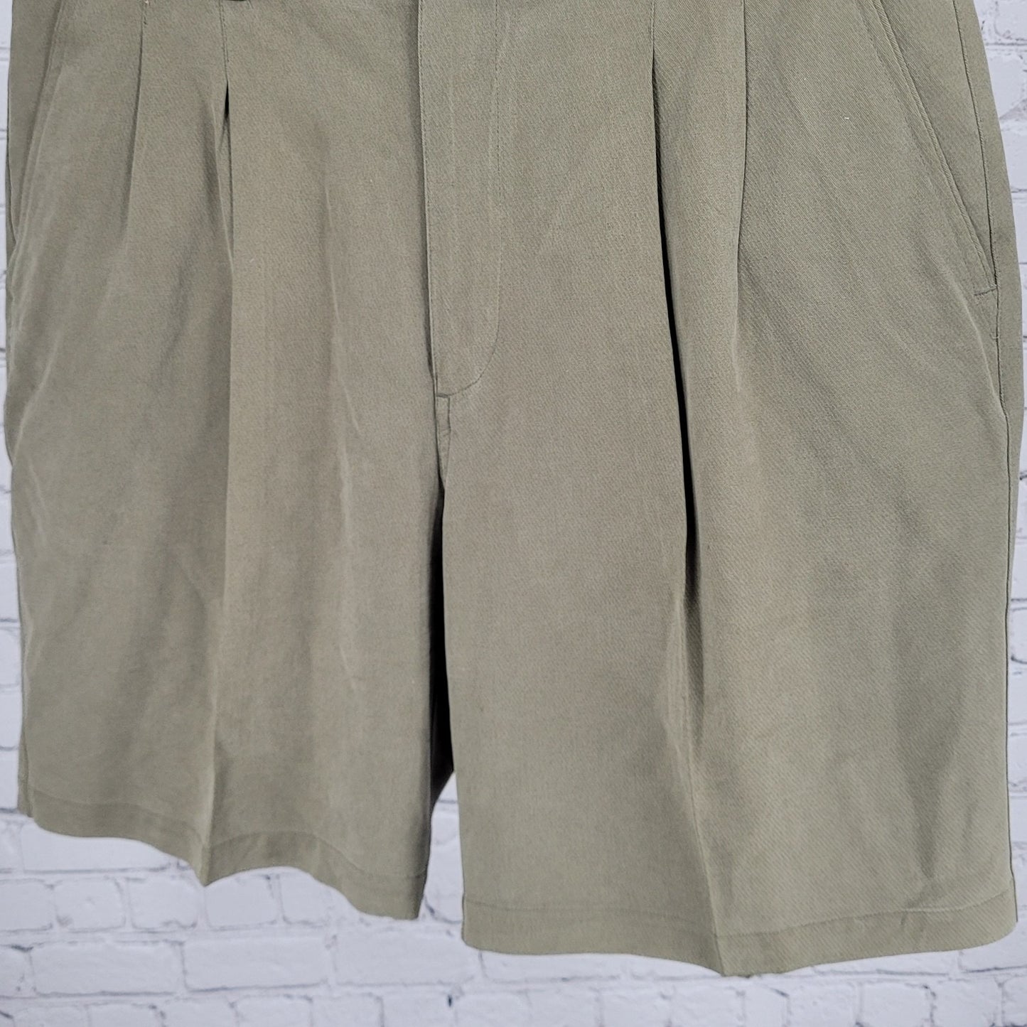 Caribbean Green 100% Silk Pleated Front Pockets Casual Shorts 36 (36x8.5)