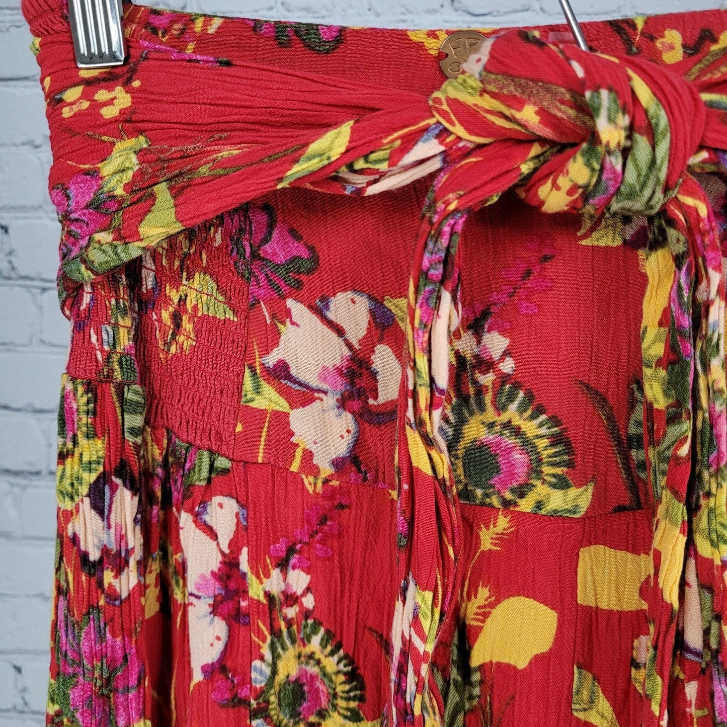 FP One Free People Red Floral Waist Tie Crop Palazzo Pants Size Medium M (26x22)