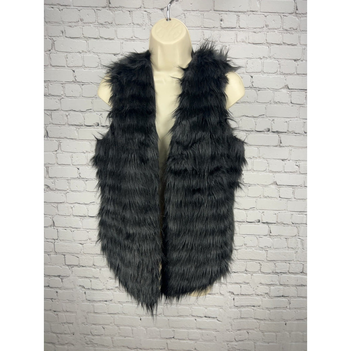 Ariat Black Shaggy Faux Fur Lined Hook and Eye Western Rodeo Vest Women's M