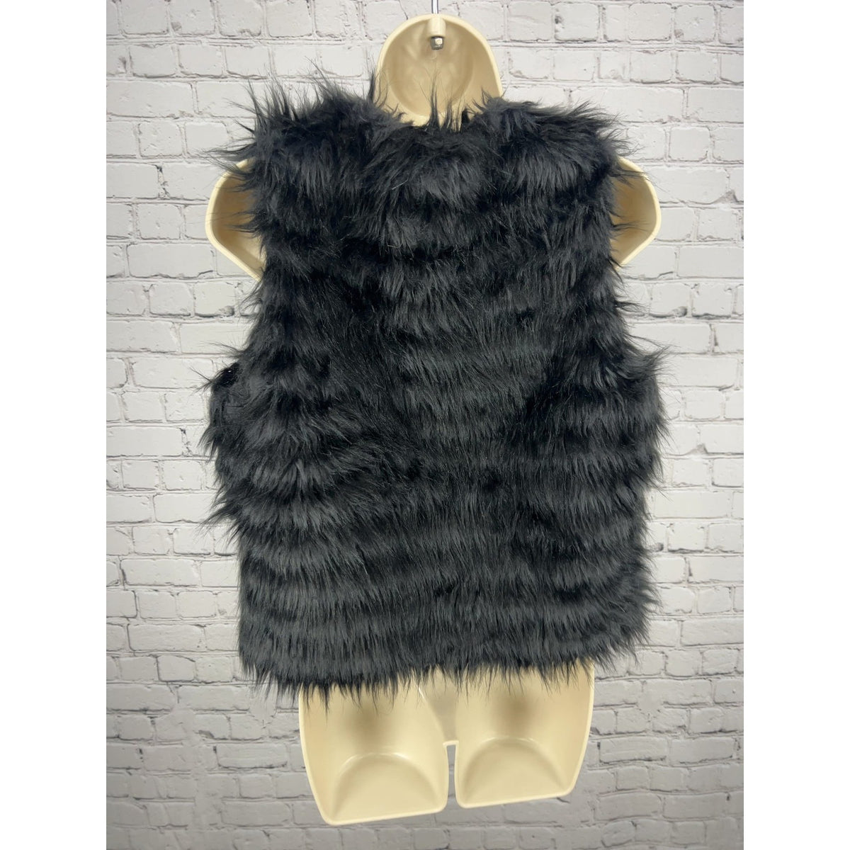 Ariat Black Shaggy Faux Fur Lined Hook and Eye Western Rodeo Vest Women's M