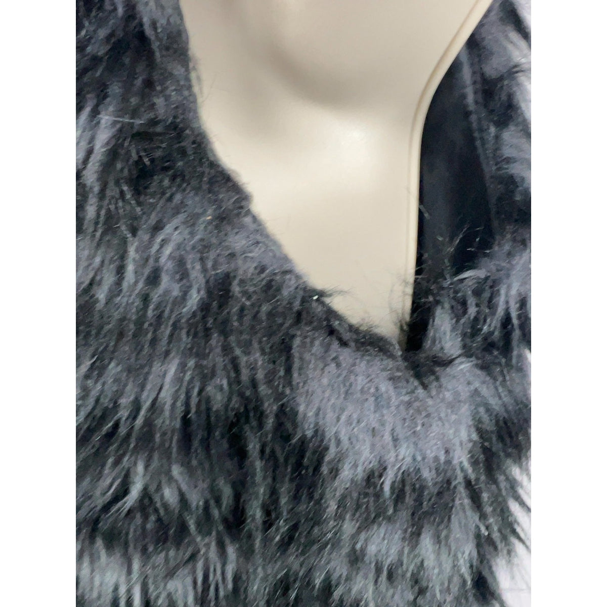 Ariat Black Shaggy Faux Fur Lined Hook and Eye Western Rodeo Vest Women's M